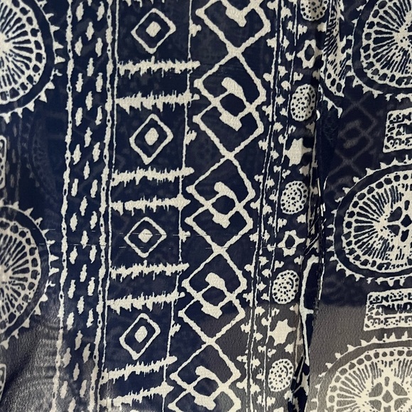 KORI • Navy Blue & White Aztec Design Long Sleeve - Picture 12 of 14